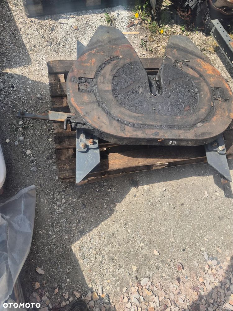 Siodło Jost  Volvo Renault z łapami 140mm - 4