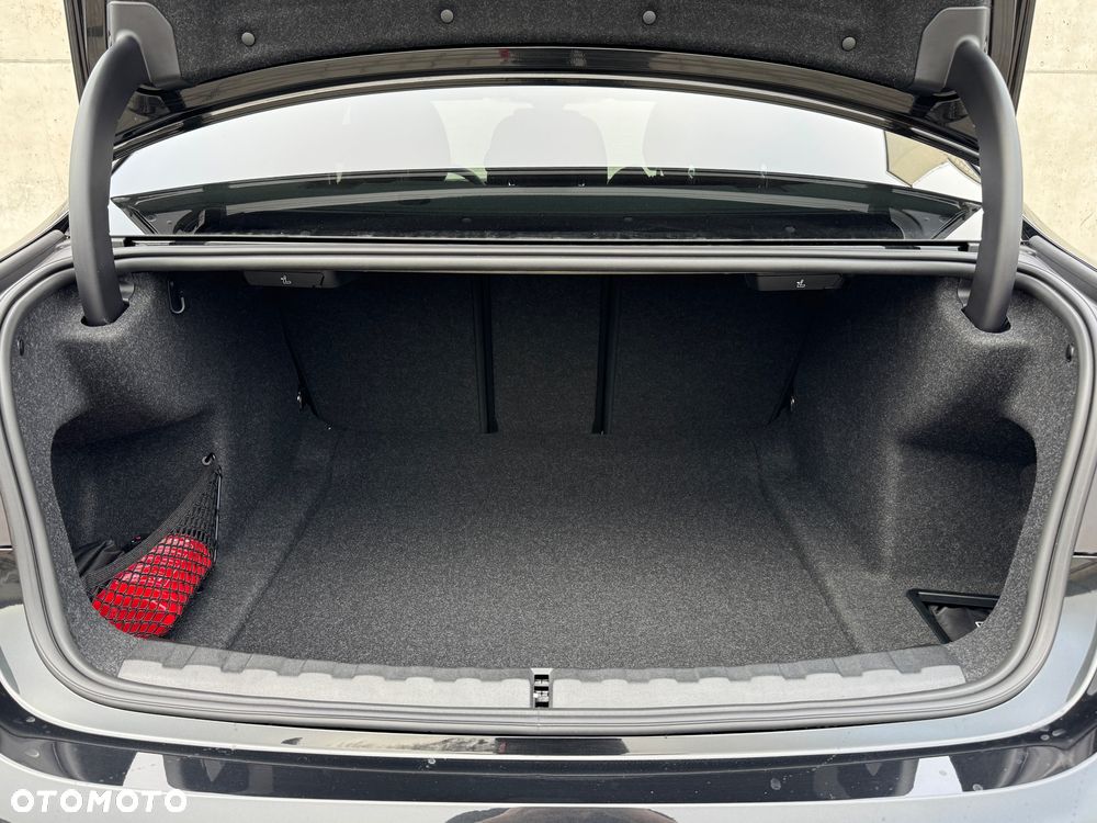 BMW Seria 3 318i M Sport - 13