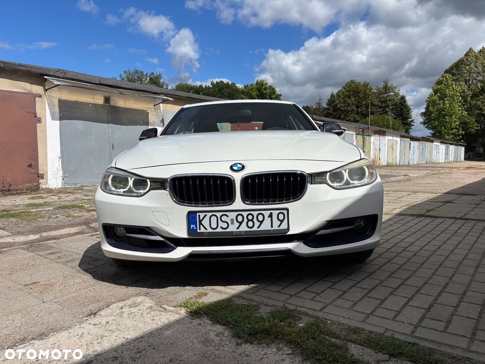 BMW Seria 3 328i Sport Line - 13