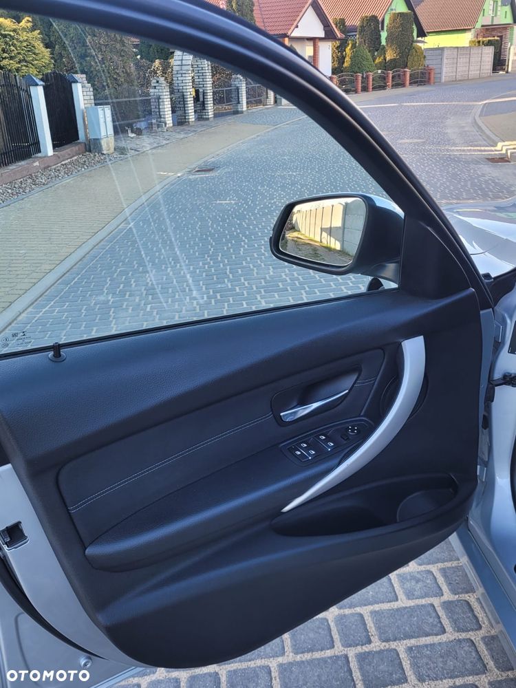 BMW Seria 3 318d Sport Line - 21