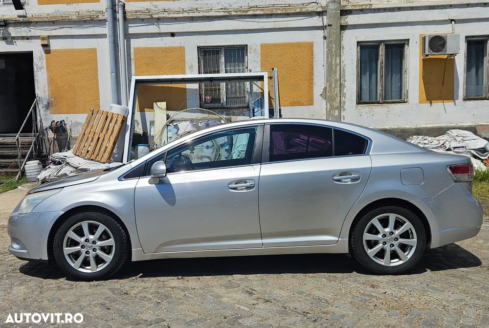 Toyota Avensis - 4