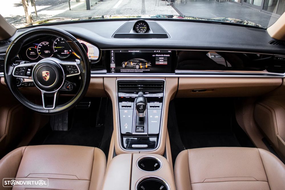 Porsche Panamera 4 E-Hybrid - 38