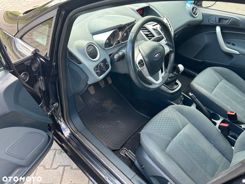 Ford Fiesta 1.4 Ghia - 10