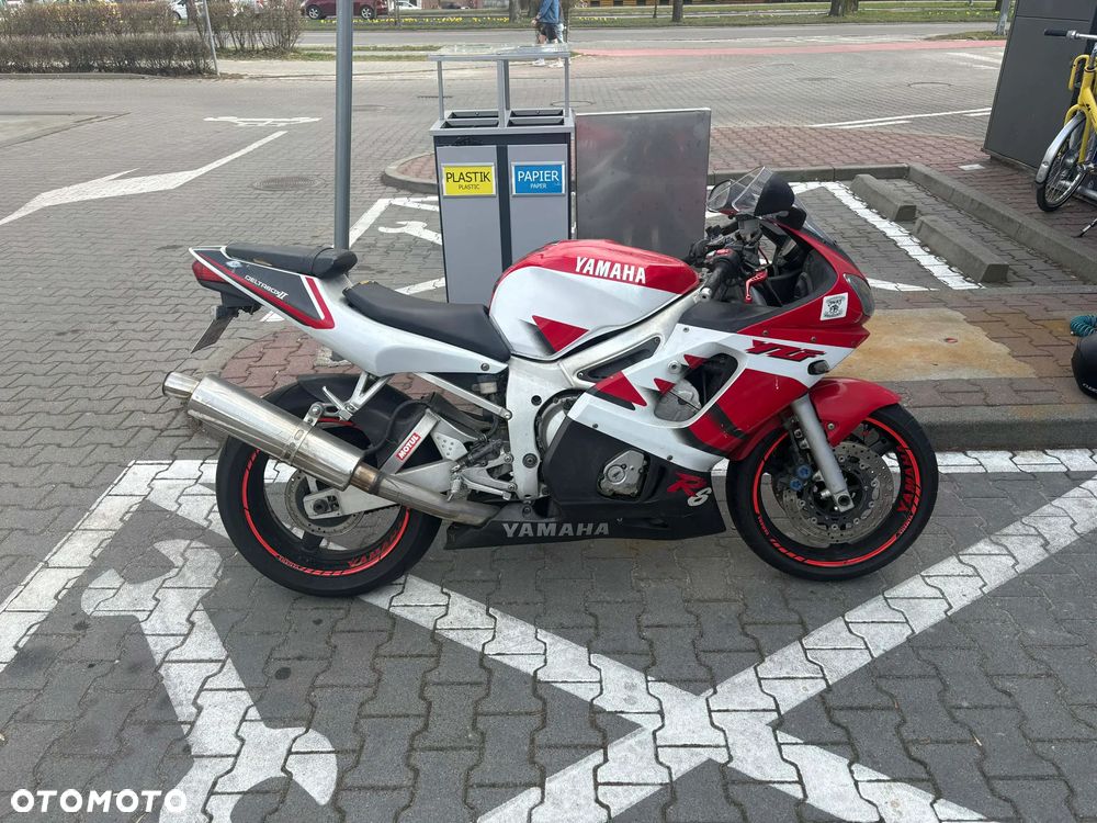 Yamaha R6 - 1