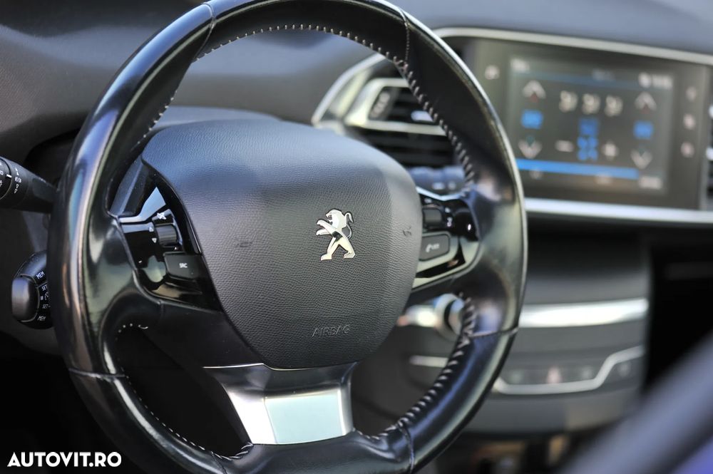 Peugeot 308 1.2 L PureTech Turbo Allure - 12
