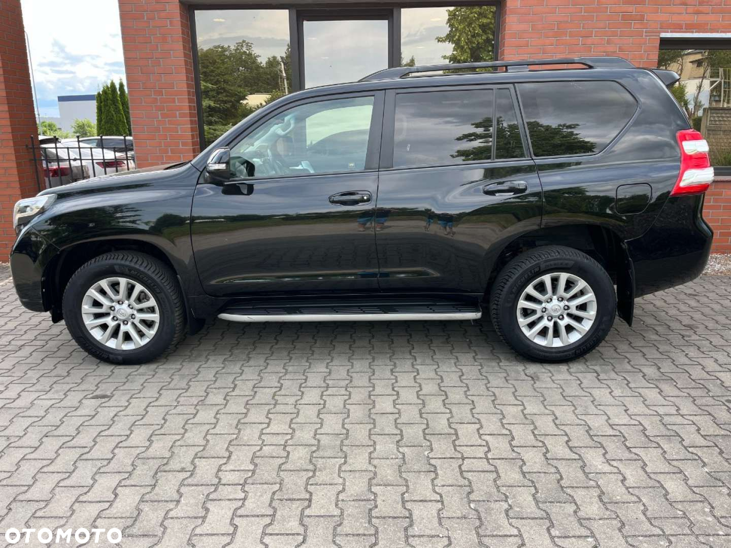 Toyota Land Cruiser - 26