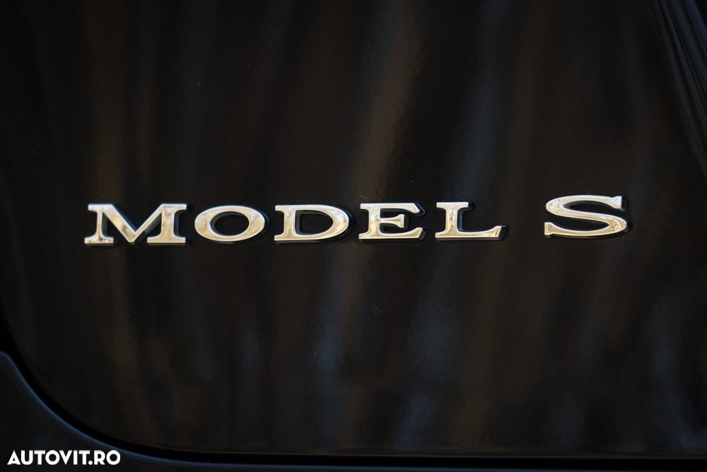 Tesla Model S - 6
