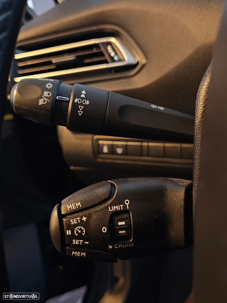 Peugeot 308 1.2 PureTech Allure EAT6 - 23