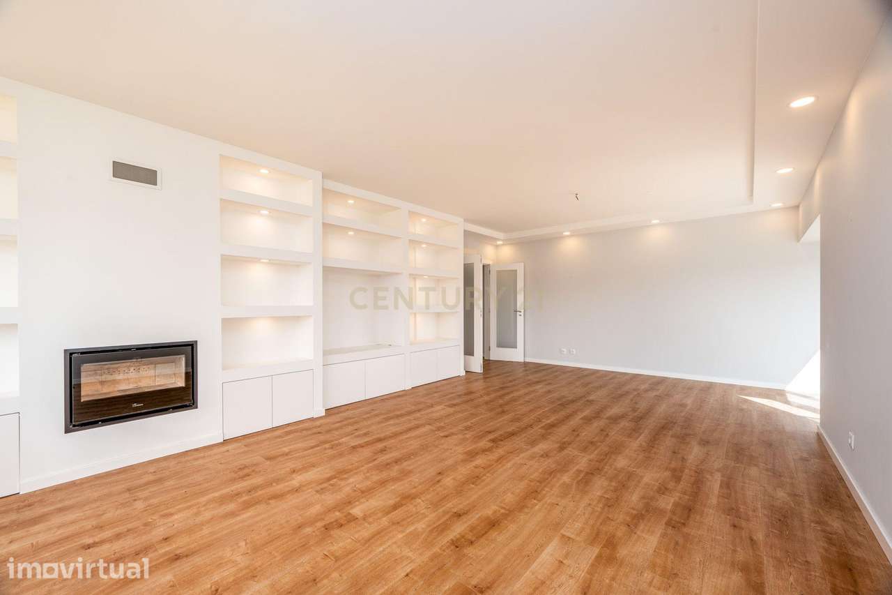 T3 de Luxo com Vista Mar, Varanda, Garagem e Arrecadação - Grande imagem: 3/31