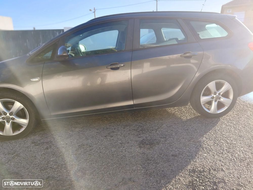 Opel Astra Sports Tourer - 10