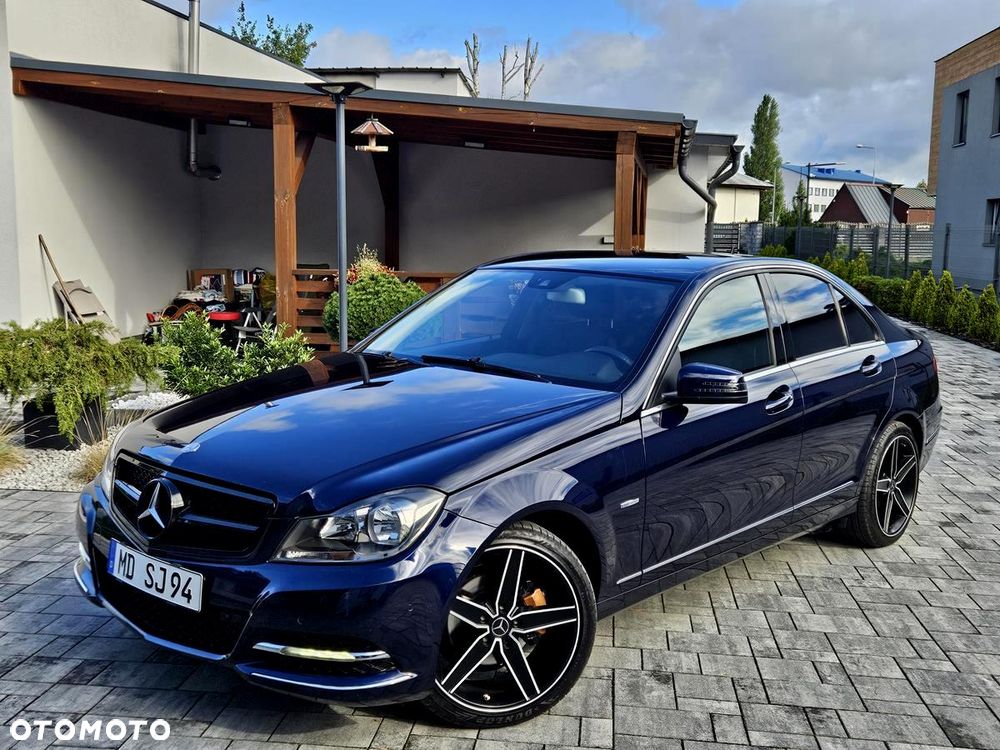 Mercedes-Benz Klasa C 180 CGI BlueEFFICIENCY Avantgarde - 4