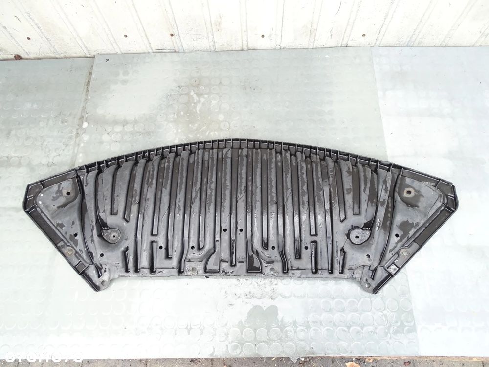 E KLASA W207 Osłona pod zderzak 2075200623