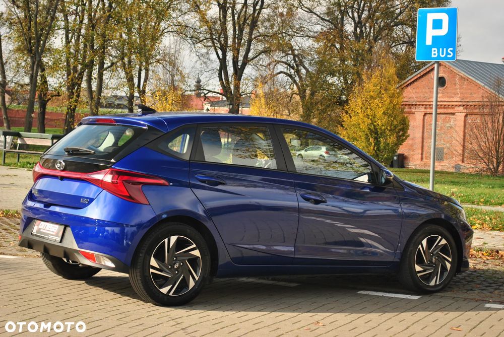 Hyundai i20 blue 1.2 Pure - 10