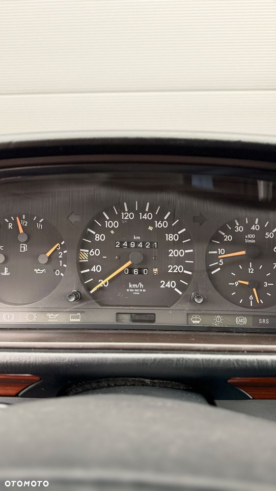 Mercedes-Benz W124 (1984-1993) - 32