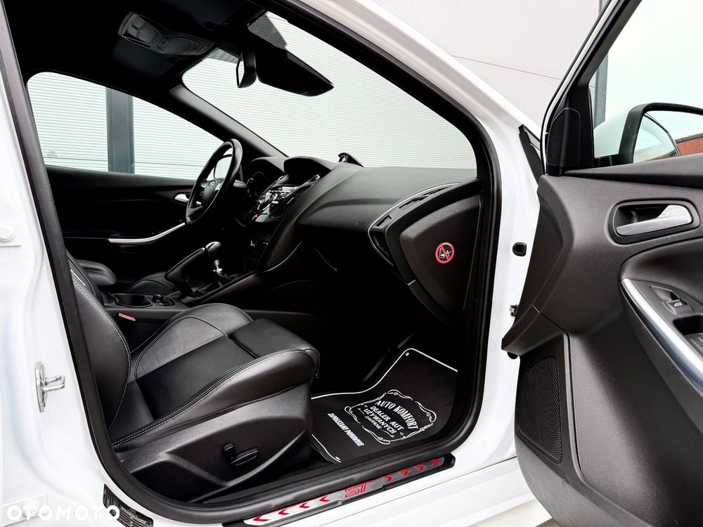 Ford Focus 2.0 EcoBoost ST mit Leder-Sport-Paket - 28