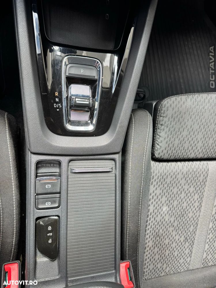 Skoda Octavia 2.0 TDI DSG Clever - 14