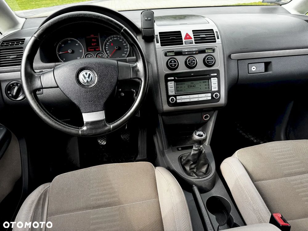 Volkswagen Touran 2.0 TDI DPF Highline - 5