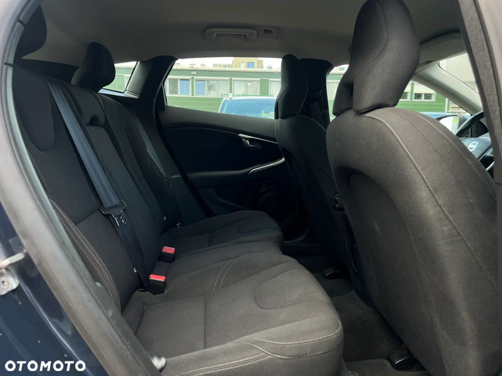 Volvo V40 - 25
