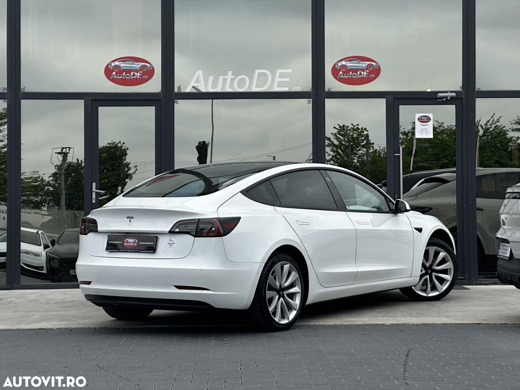 Tesla Model 3 - 3