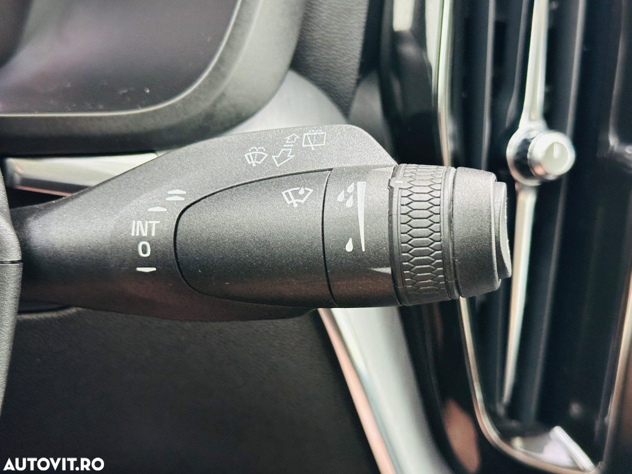 Volvo XC 60 D4 AWD Momentum - 33