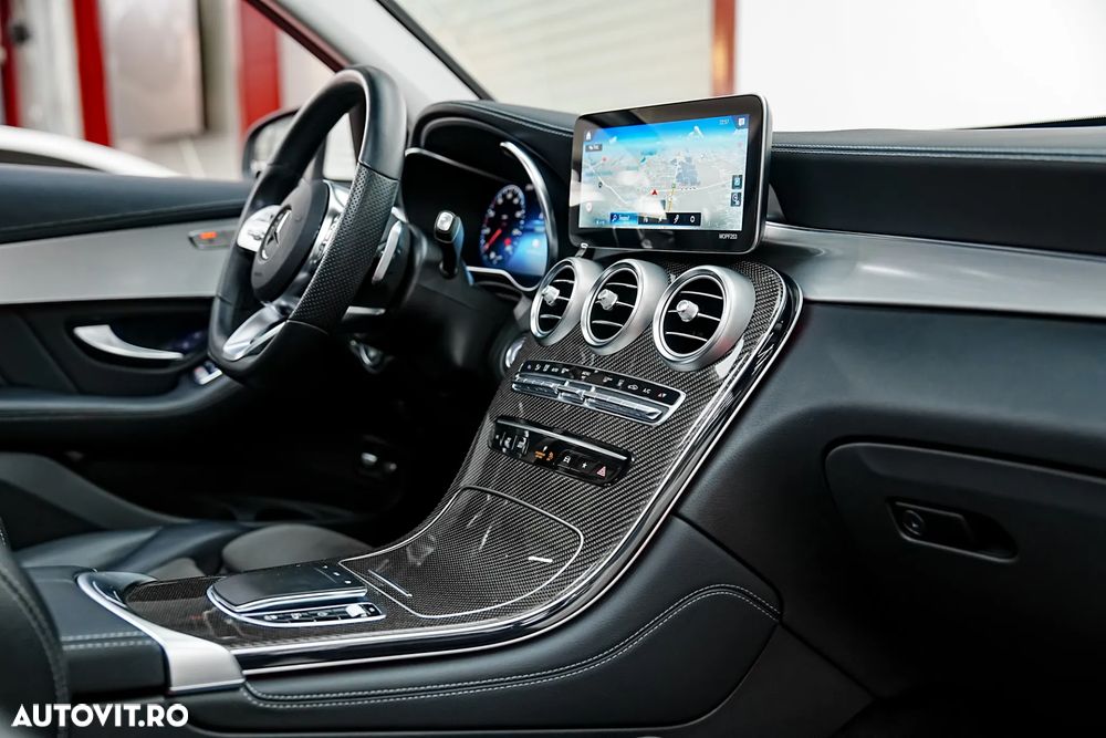 Mercedes-Benz GLC 300 e 4Matic 9G-TRONIC AMG Line Plus - 16