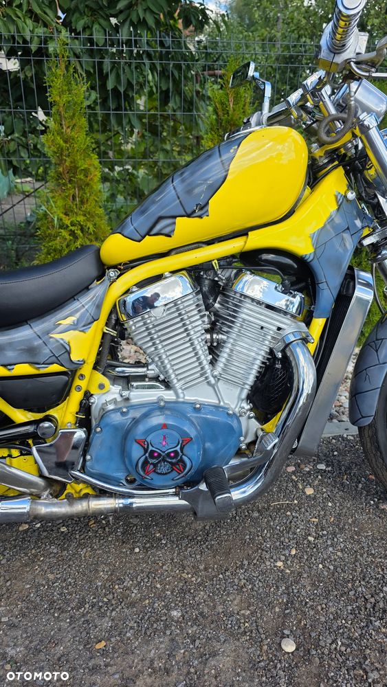 Suzuki Intruder - 6