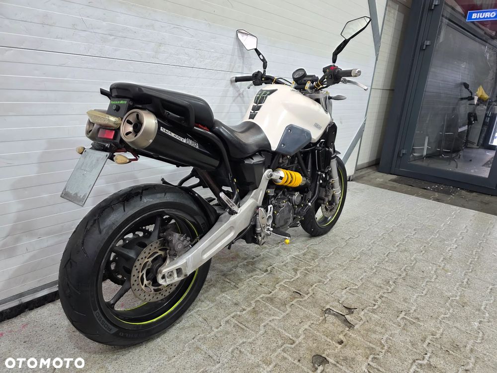 Yamaha MT - 24