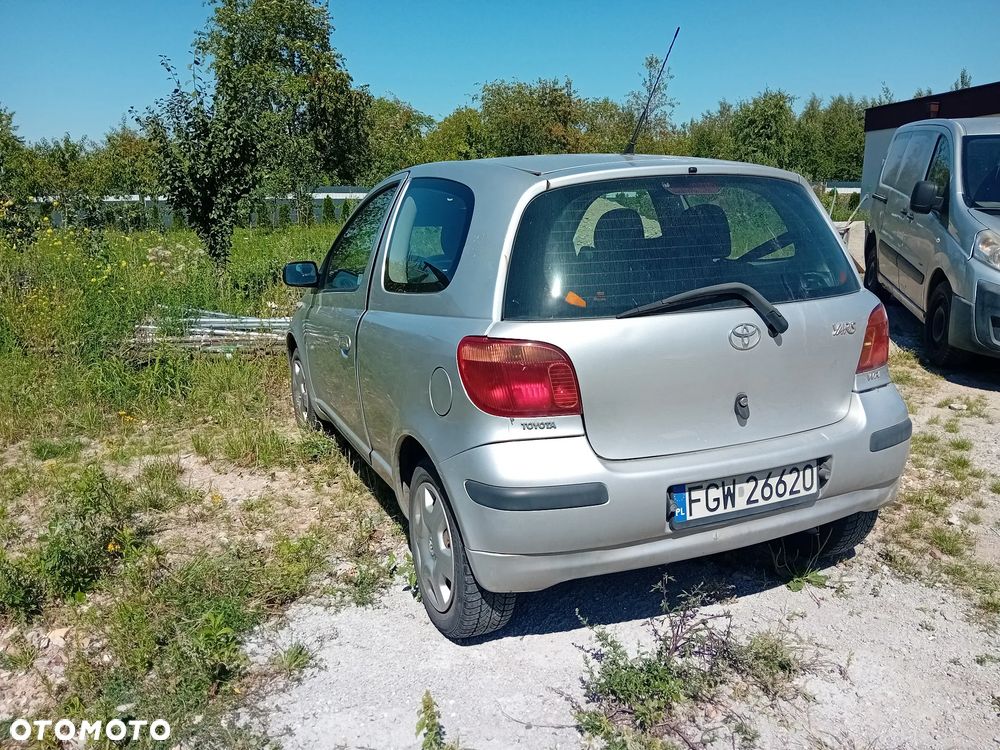 Toyota Yaris 1.0 Base - 2