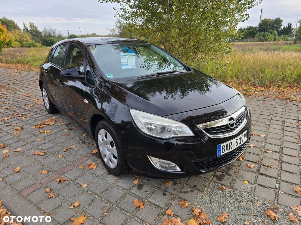 Opel Astra 2010 photo 3