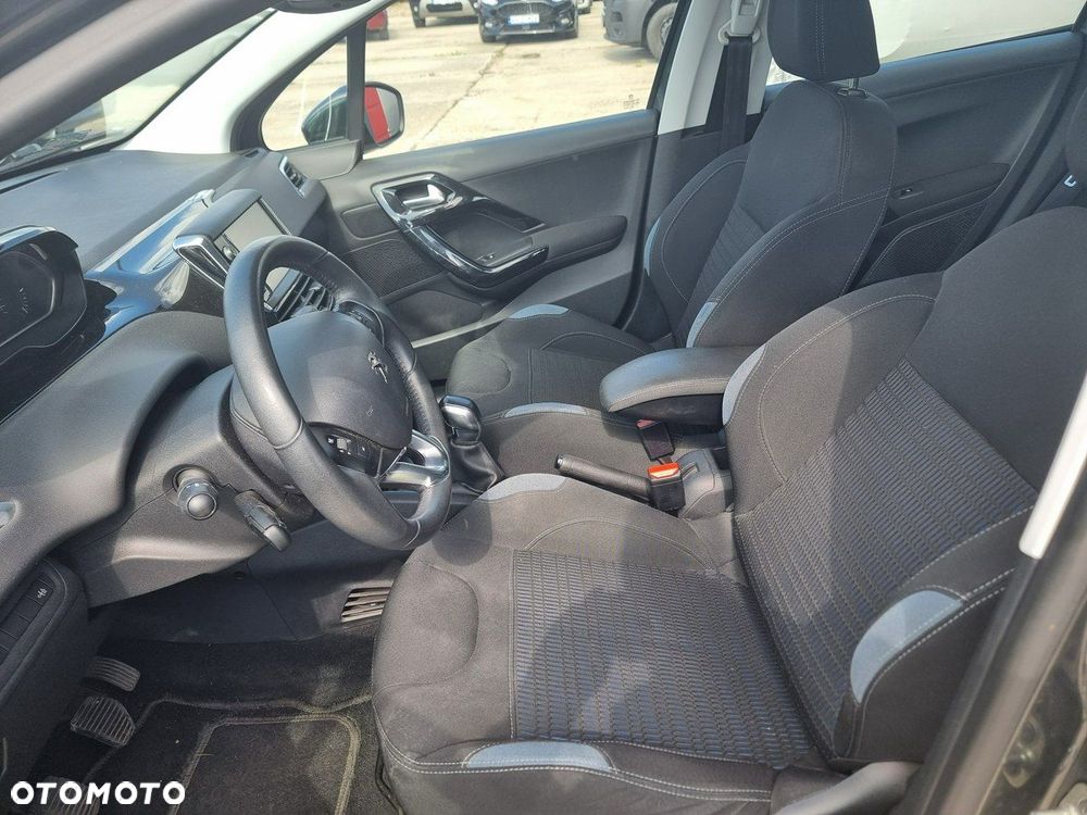 Peugeot 208 - 10