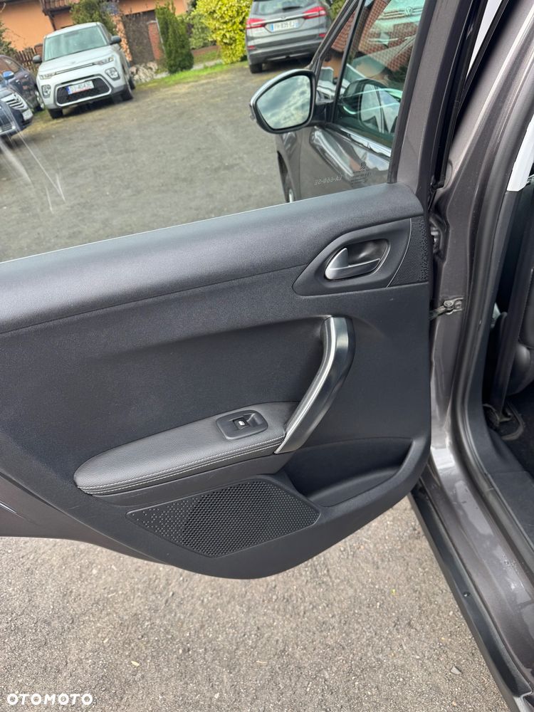 Peugeot 2008 1.2 Pure Tech GPF Signature S&S EAT6 - 25