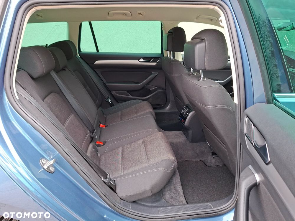 Volkswagen Passat - 25