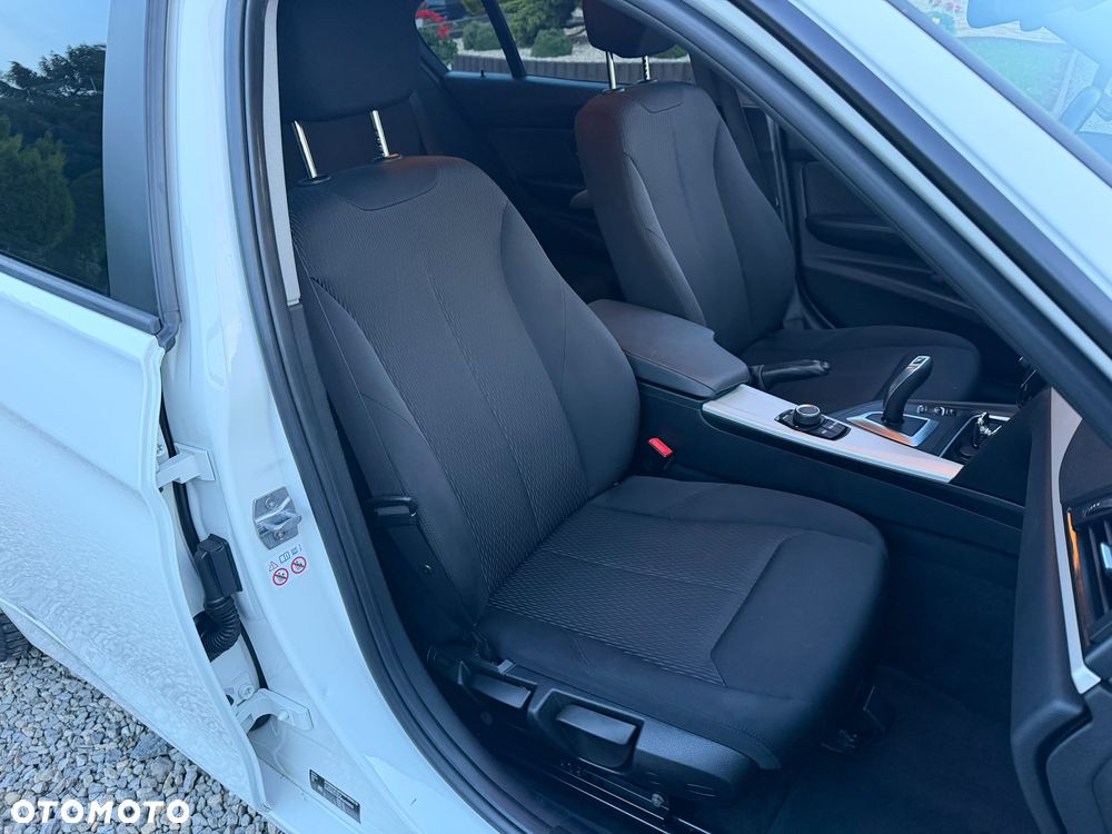 BMW Seria 3 318i Advantage - 28
