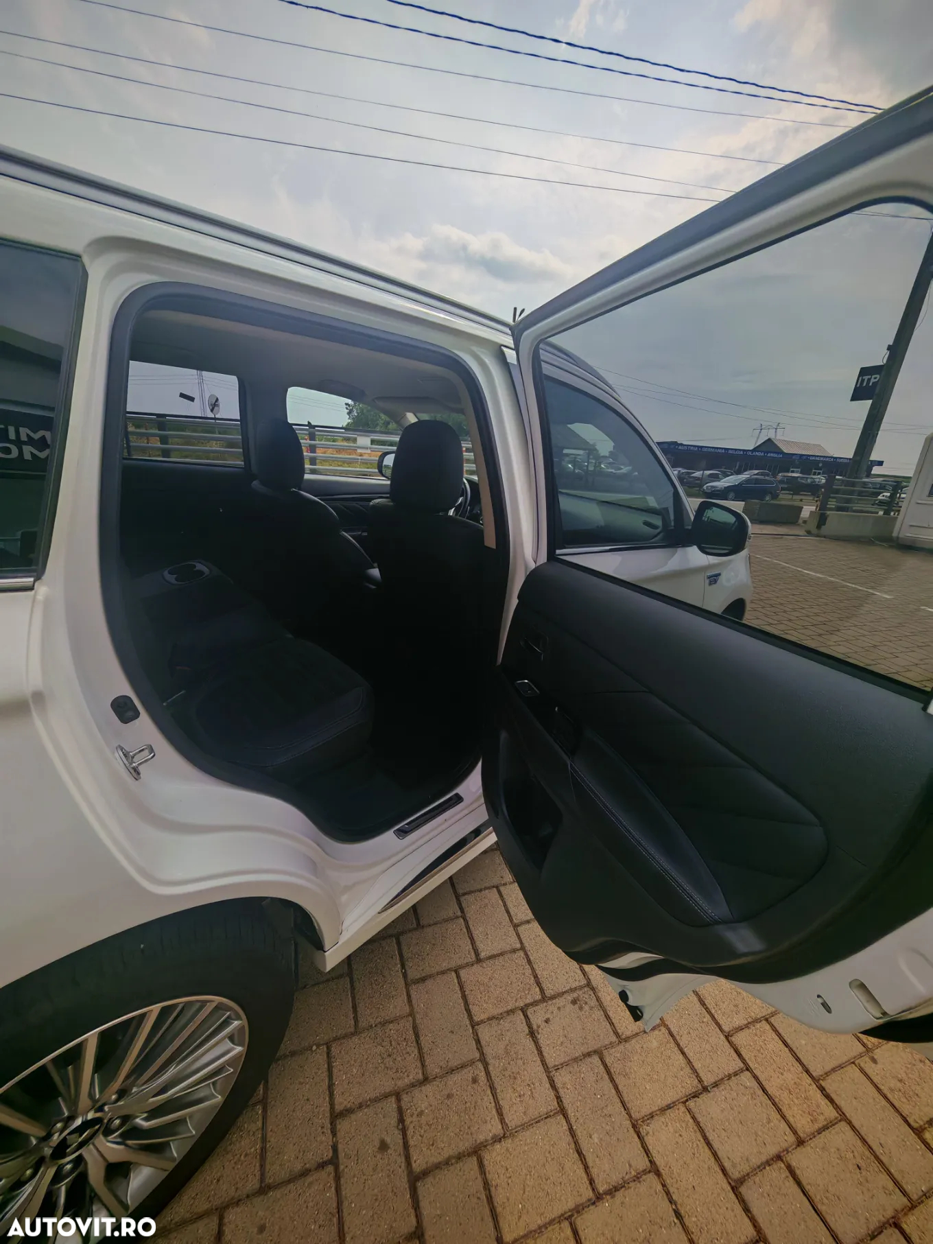 Mitsubishi Outlander PHEV 2.4 L 4X4 Intense - 22