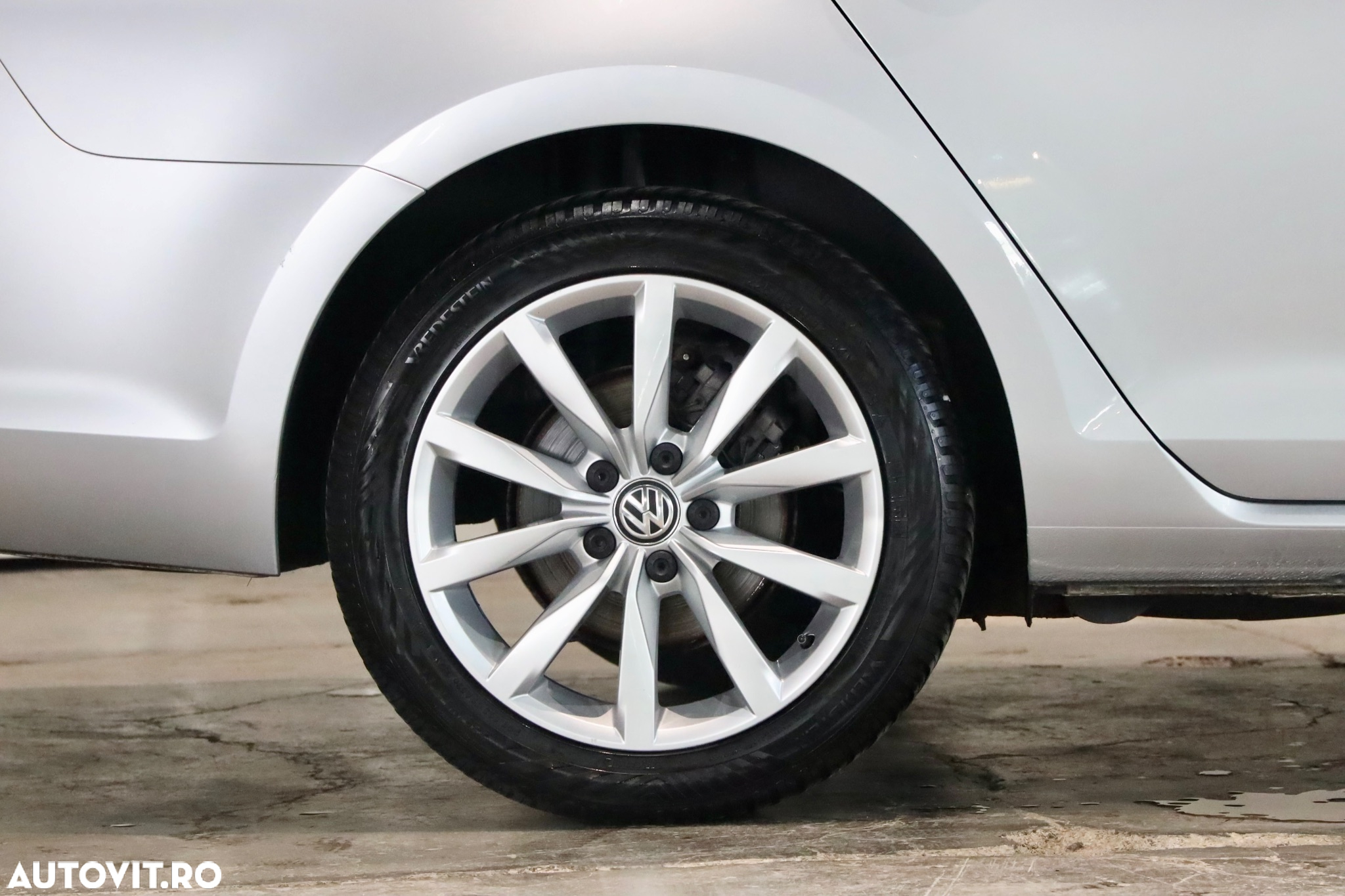 Volkswagen Golf 1.6 BlueTDI DSG Comfortline - 30