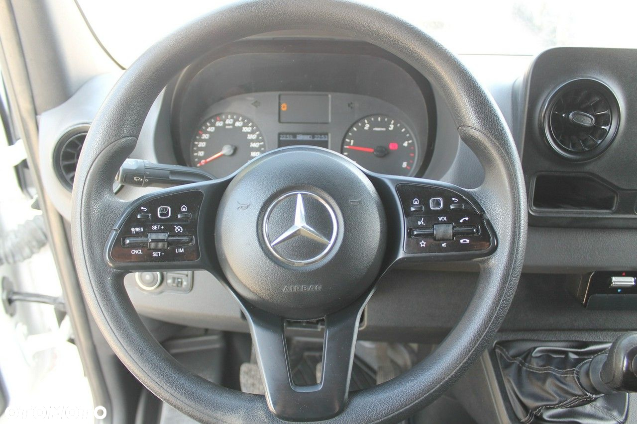 Mercedes-Benz Sprinter - 12