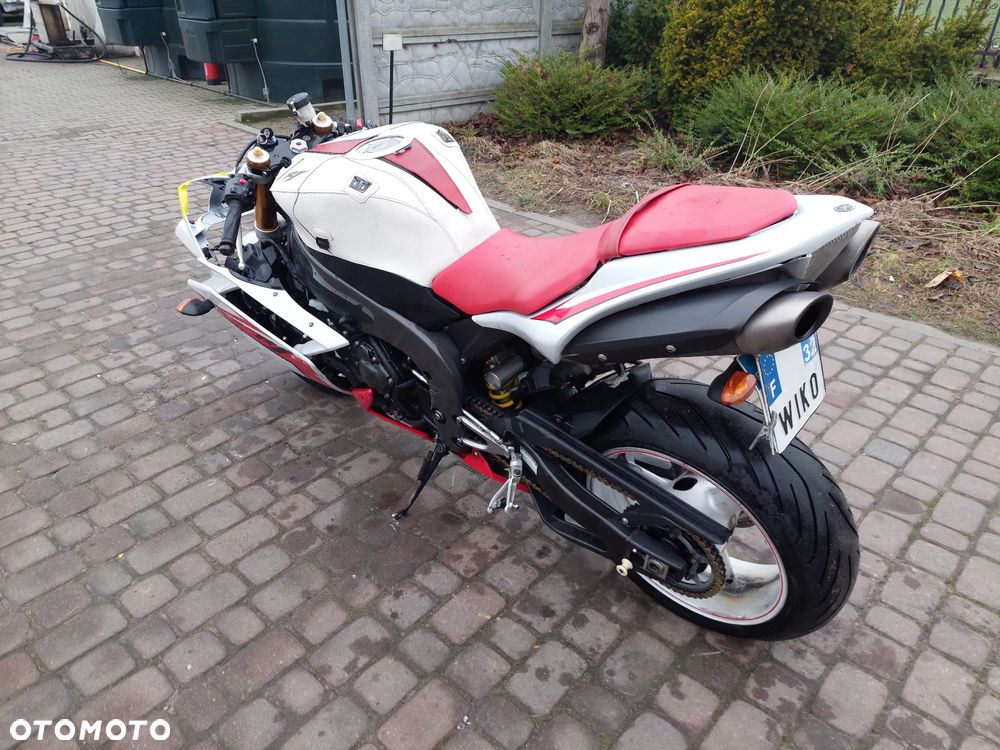 Yamaha R1 - 3