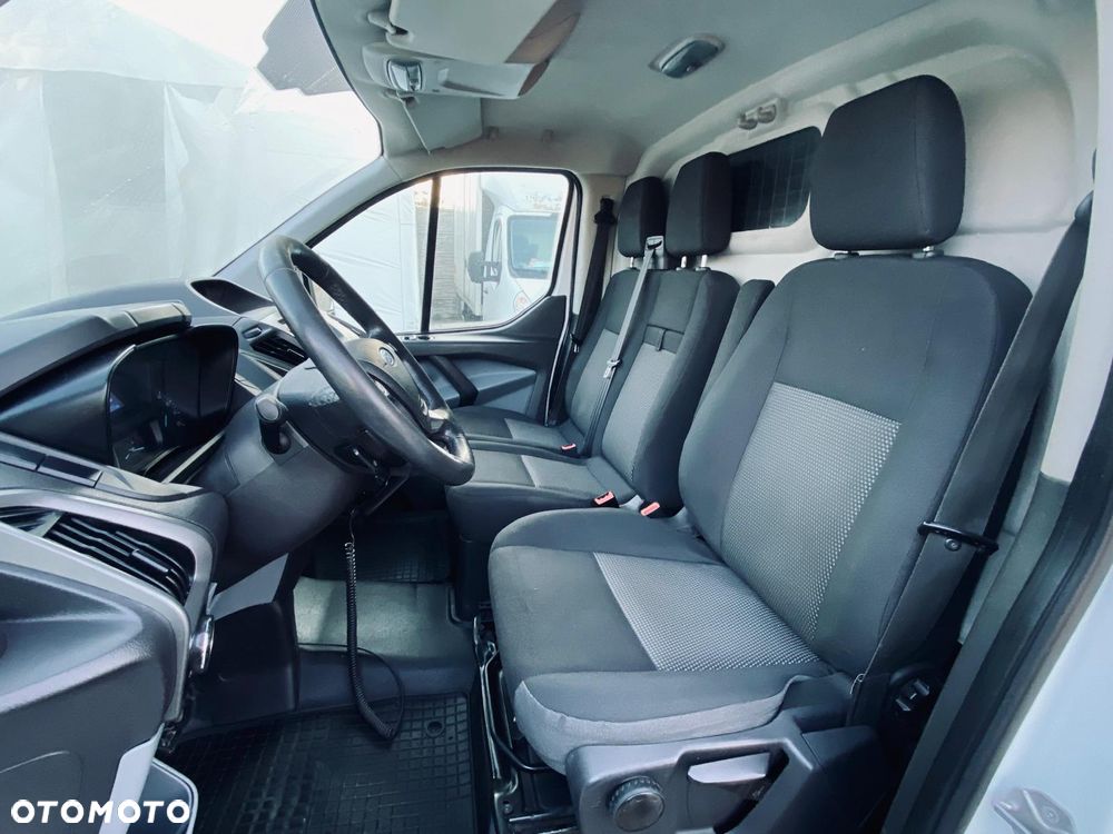 Ford TRANSIT CUSTOM - 11