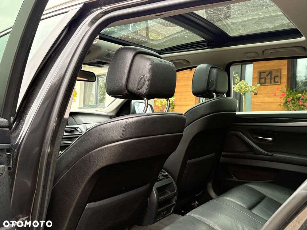 BMW Seria 5 525d xDrive - 11
