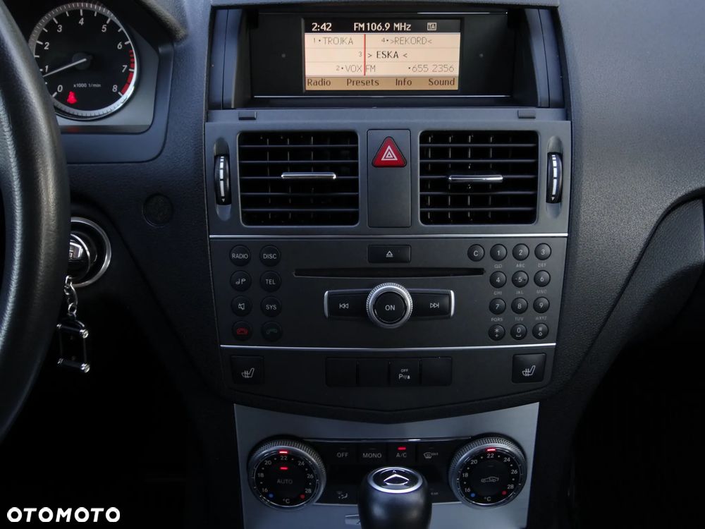 Mercedes-Benz Klasa C 180 BlueEFFICIENCY 7G-TRONIC Avantgarde - 30