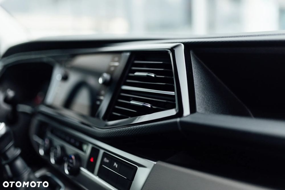 Volkswagen Caravelle - 28
