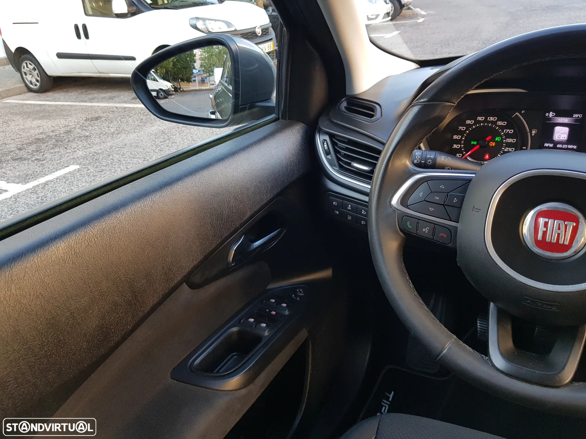Fiat Tipo Station Wagon 1.6 M-Jet Lounge Tech J17 - 21