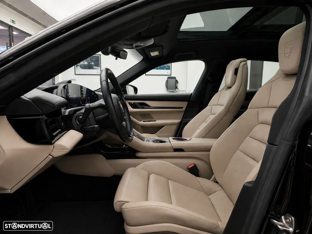Porsche Taycan Cross Turismo 4 - 19