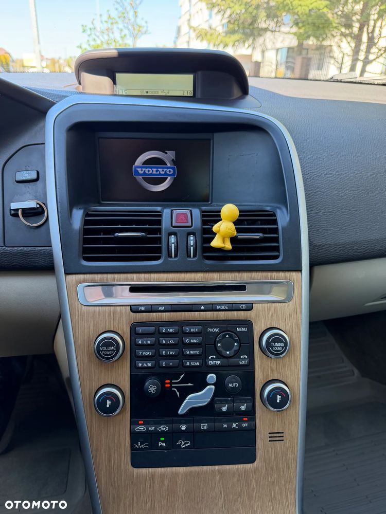 Volvo XC 60 D5 AWD Momentum - 18