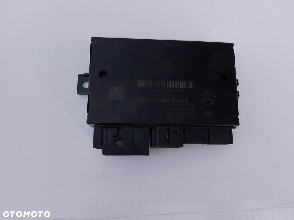 Mercedes E W214 v295 v297 Moduł sterownik haka holowniczego A2239000624 - 2
