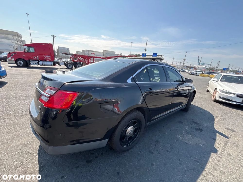 Ford Taurus - 9