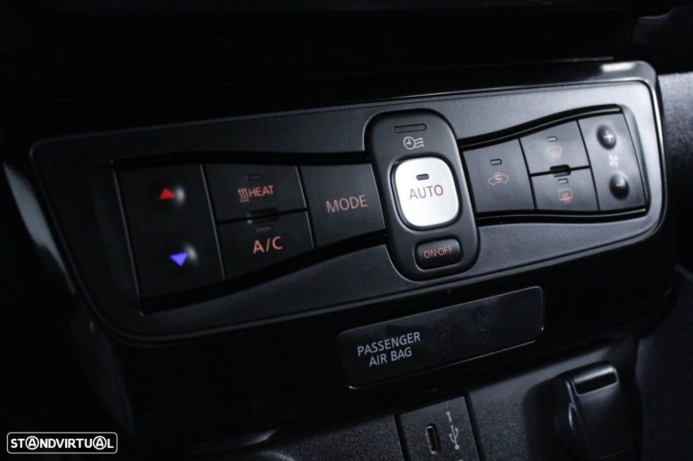 Nissan Leaf N-Connecta Two Tone - 29