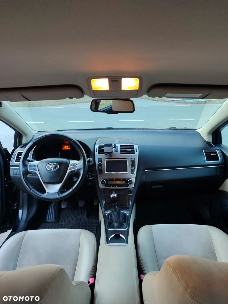 Toyota Avensis 1.8 Premium - 17