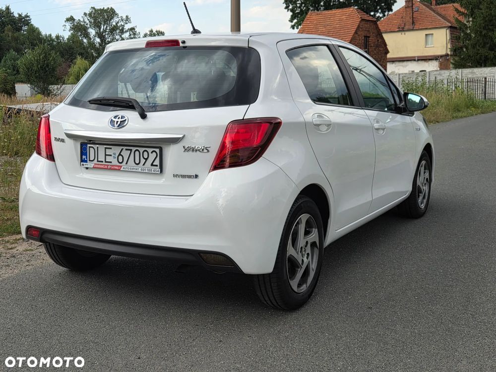 Toyota Yaris Hybrid 100 Dynamic EU6 - 7
