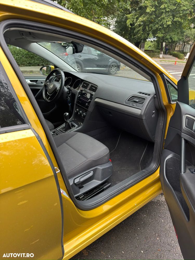 Volkswagen Golf - 8